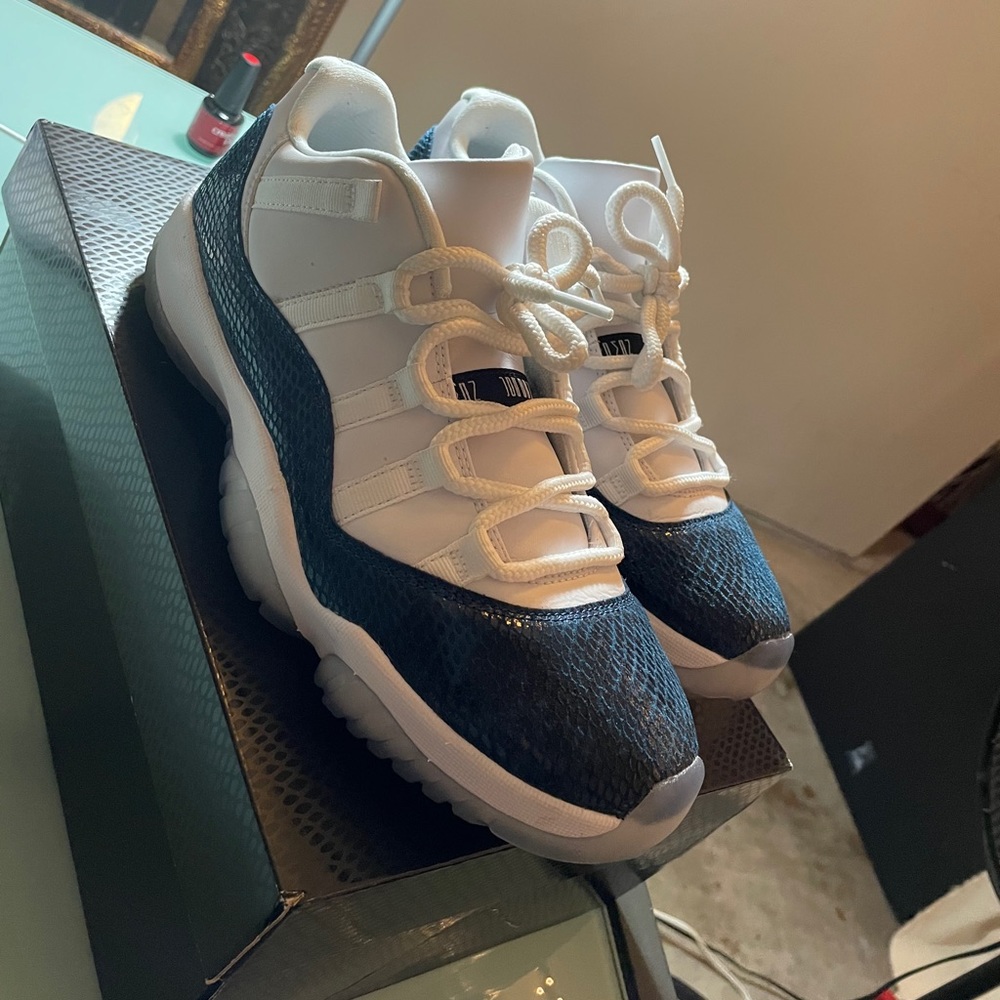Jordan 11 lows snakeskin navy